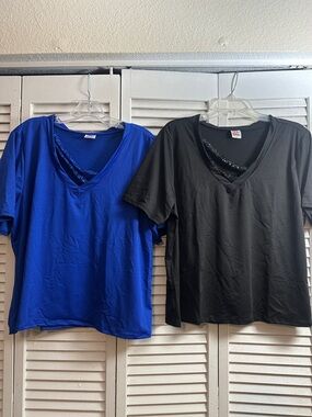 Women's V-Neck Short Sleeve Top with Inner Lace Trim - Blue & Black